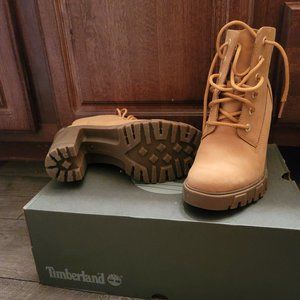Tan Timberland Lace-Up Boots